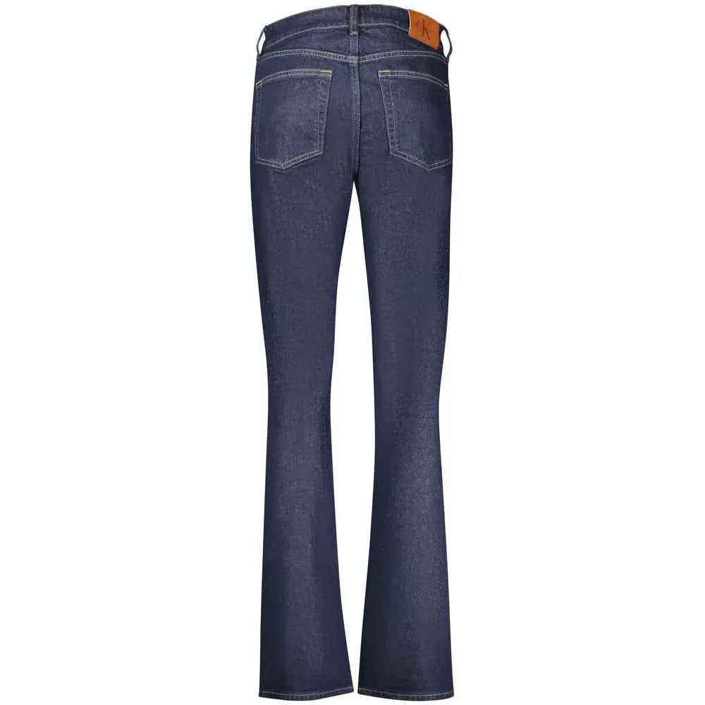 Calvin Klein Blu cotton women jeans i mørkeblå denim med flared ben og brun læderpatch