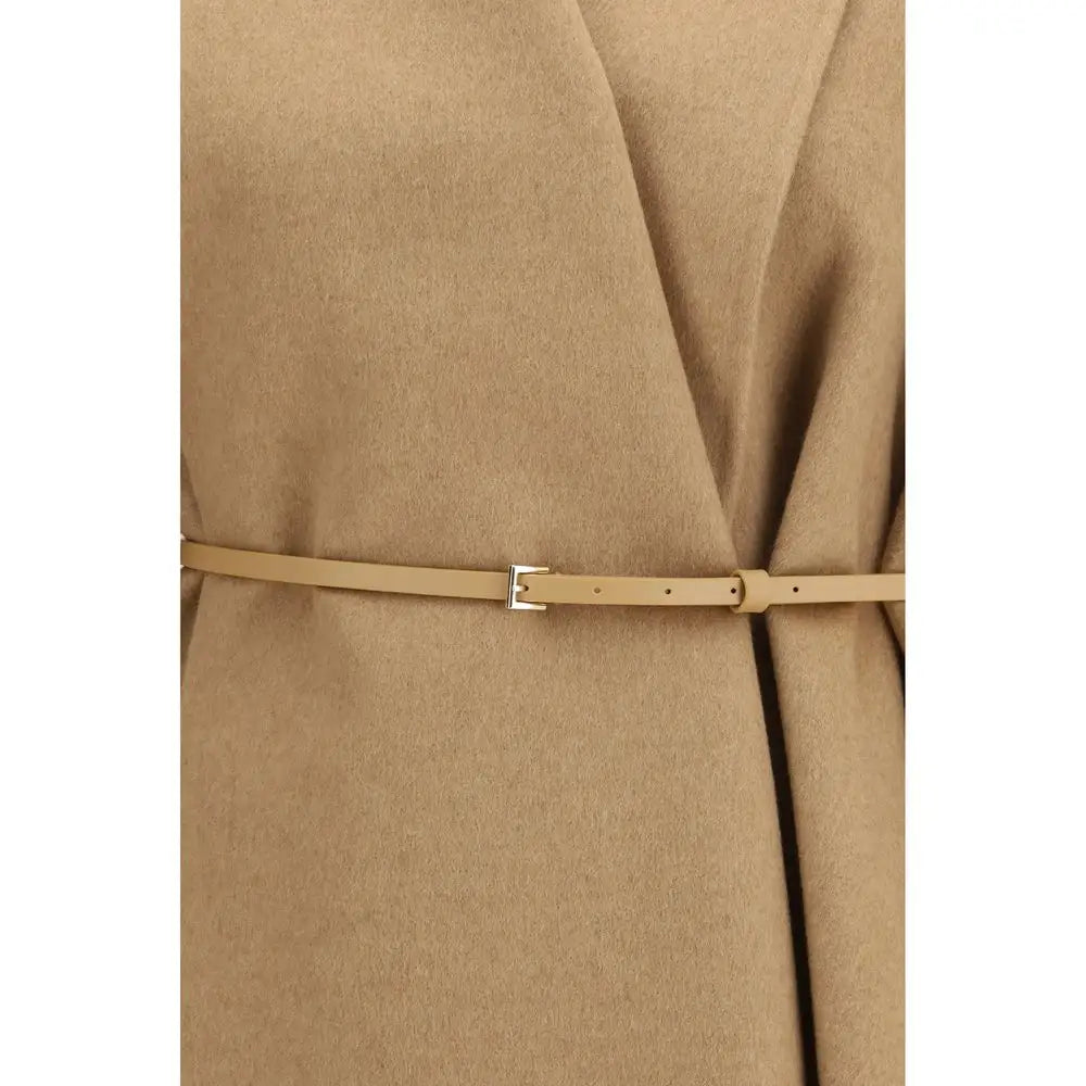 Max Mara beige camel coat med beige læderbælte og sølvspænde
