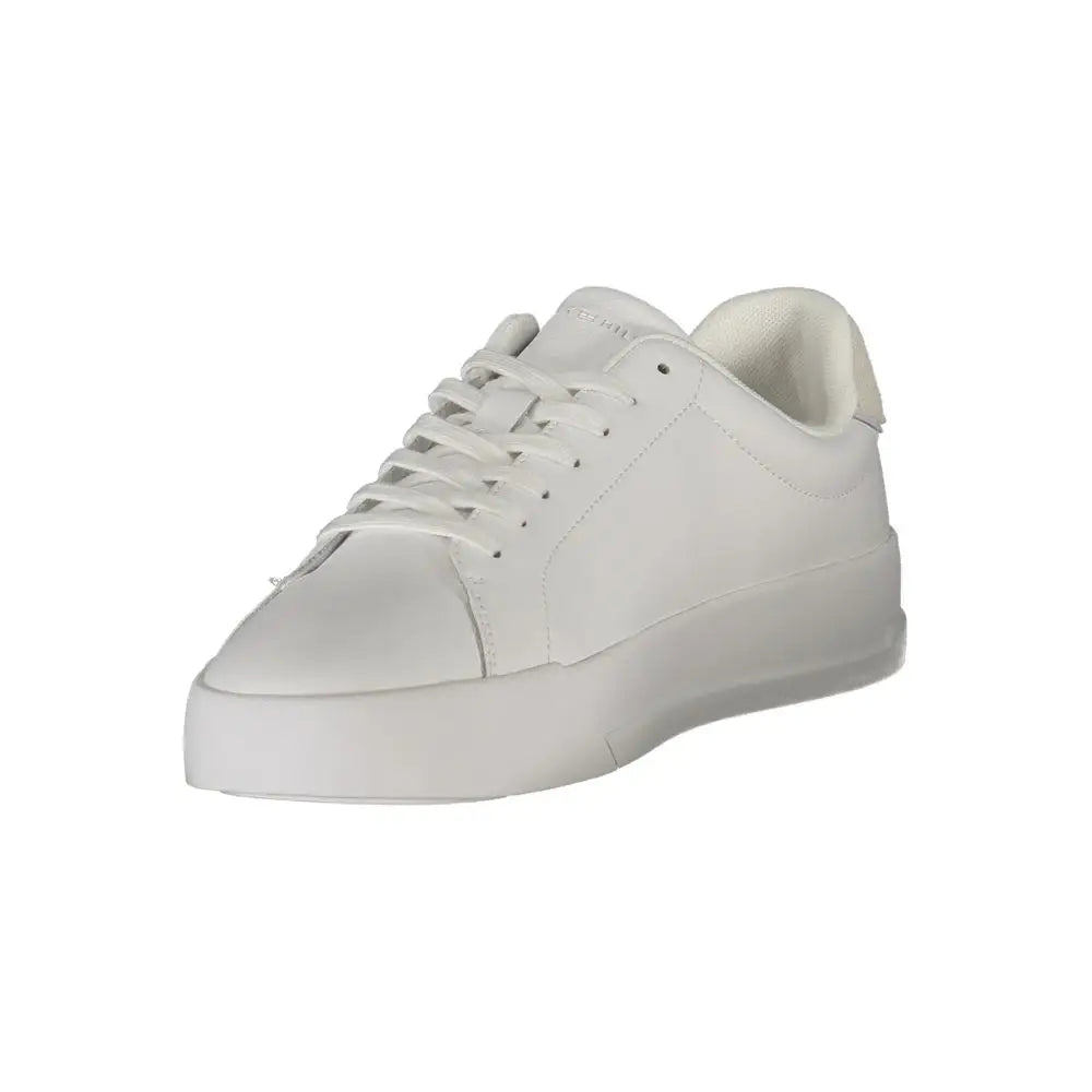 Tommy hilfiger white leather low-top sneakers med chunky sål og matchende snørebånd