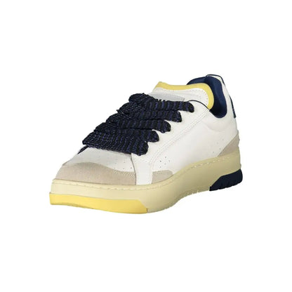 Blauer white leather sneakers med navy blå snørebånd og gule accenter