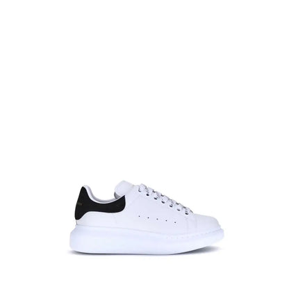 Alexander McQueen hvide calf leather Bos Taurus platform sneakers med sort suede hælflap og chunky gummisål