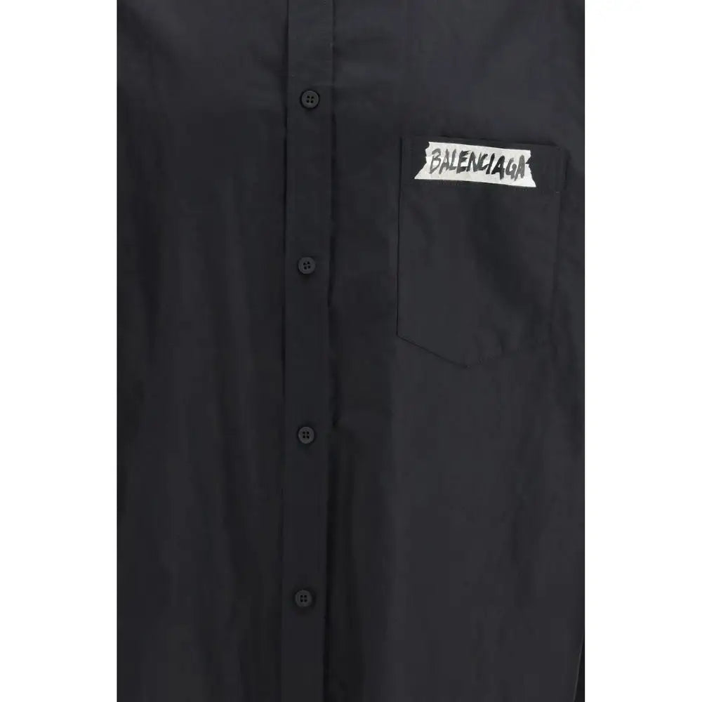 Balenciaga black cotton shirt med hvid logo på brystlommen