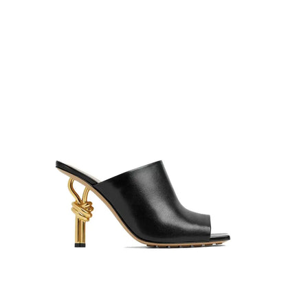 Bottega Veneta black lamb leather mules med guldknutet hæl
