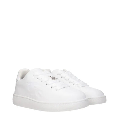 Burberry white leather low tops med minimalist design og metallisk branding