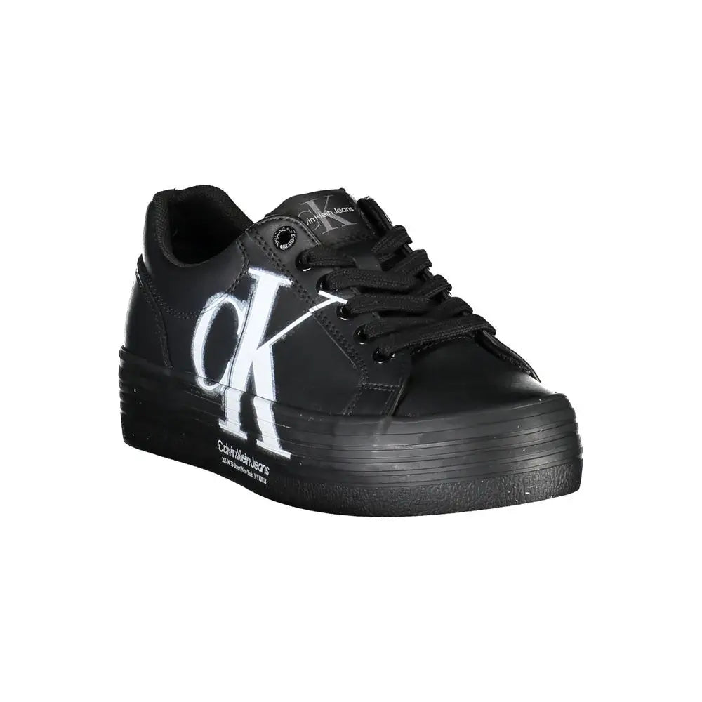 Calvin Klein black leather sneakers med hvidt CK-logo og sorte snører