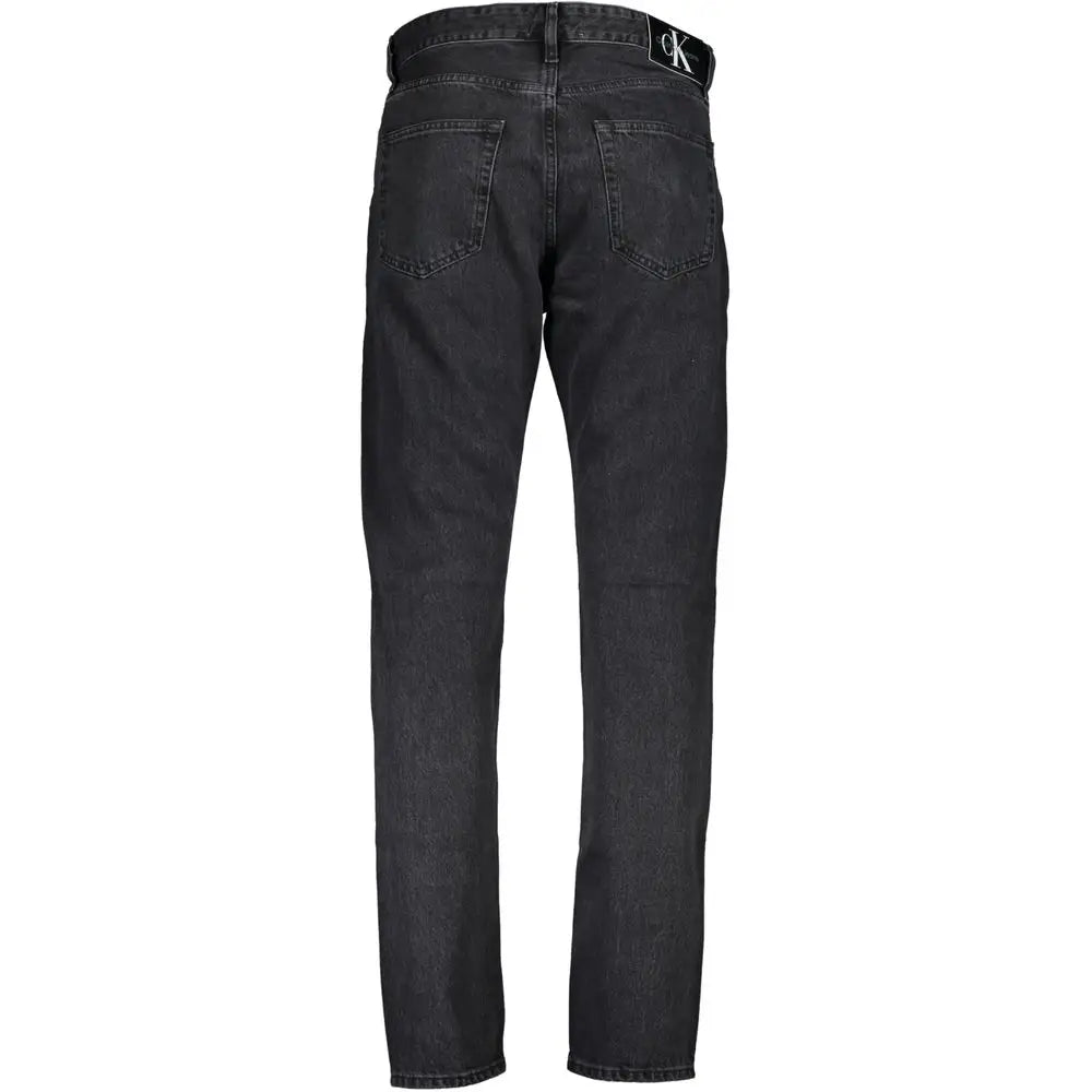 Calvin Klein Chic washed effekt dad jeans i sort denim med klassisk straight-leg snit og logo-patch