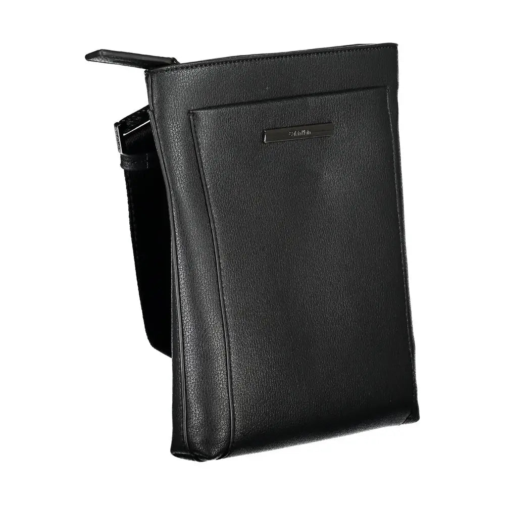 Calvin Klein elegant black skuldertaske med kontrasterende detaljer