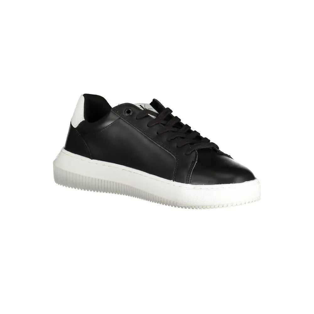 Calvin klein sleek black lace-up sneaker med hvid sål og hælflap