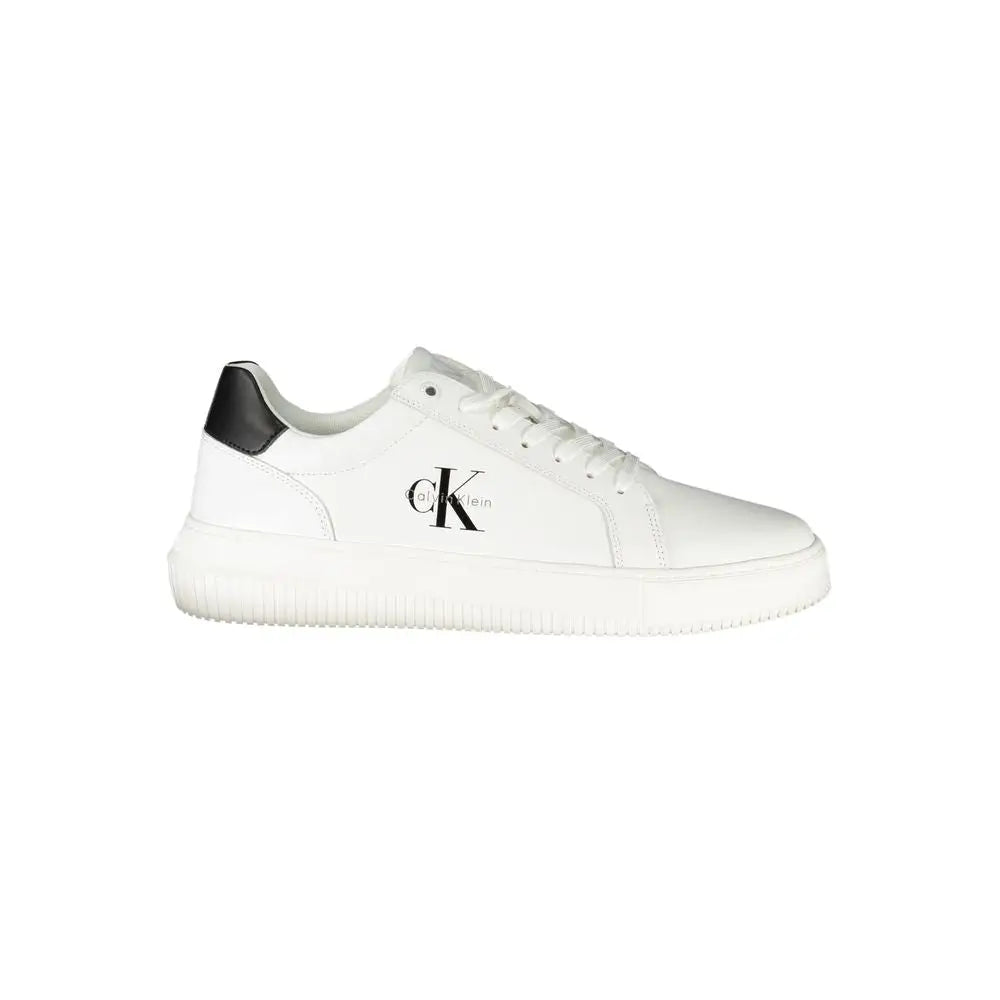 Calvin Klein white leather herresneakers med sort hælflap og logo