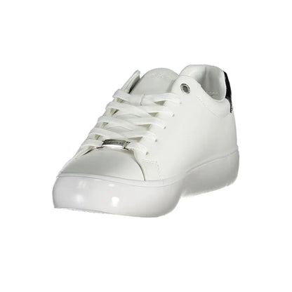 Calvin Klein white leather low-top sneaker med blank finish, sølv metal øjne og lace lock