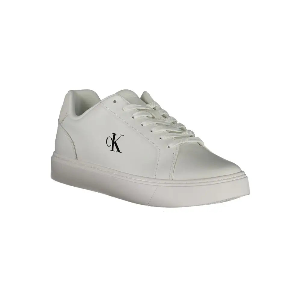 Hvide Calvin Klein sneakers i polyester med minimalistisk design og sort logo
