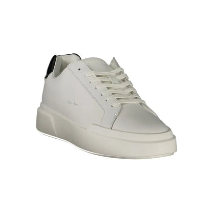 Hvid Calvin Klein polyester sneaker med læderoverdel og sort hælflap