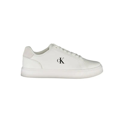 Hvide Calvin Klein sneakers i polyester med minimalistisk design og sort logo
