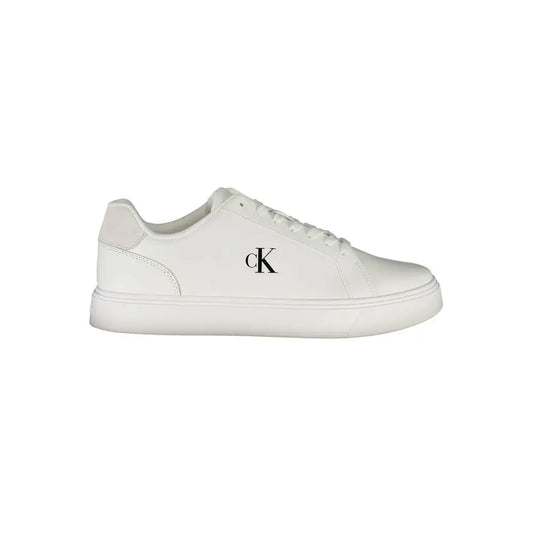 Hvide Calvin Klein sneakers i polyester med minimalistisk design og sort logo