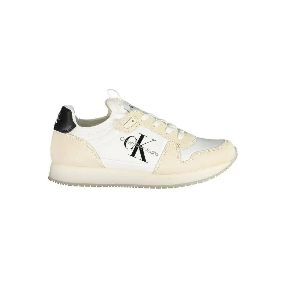 Hvid Calvin Klein polyester sneakers med creme detaljer og sort logo