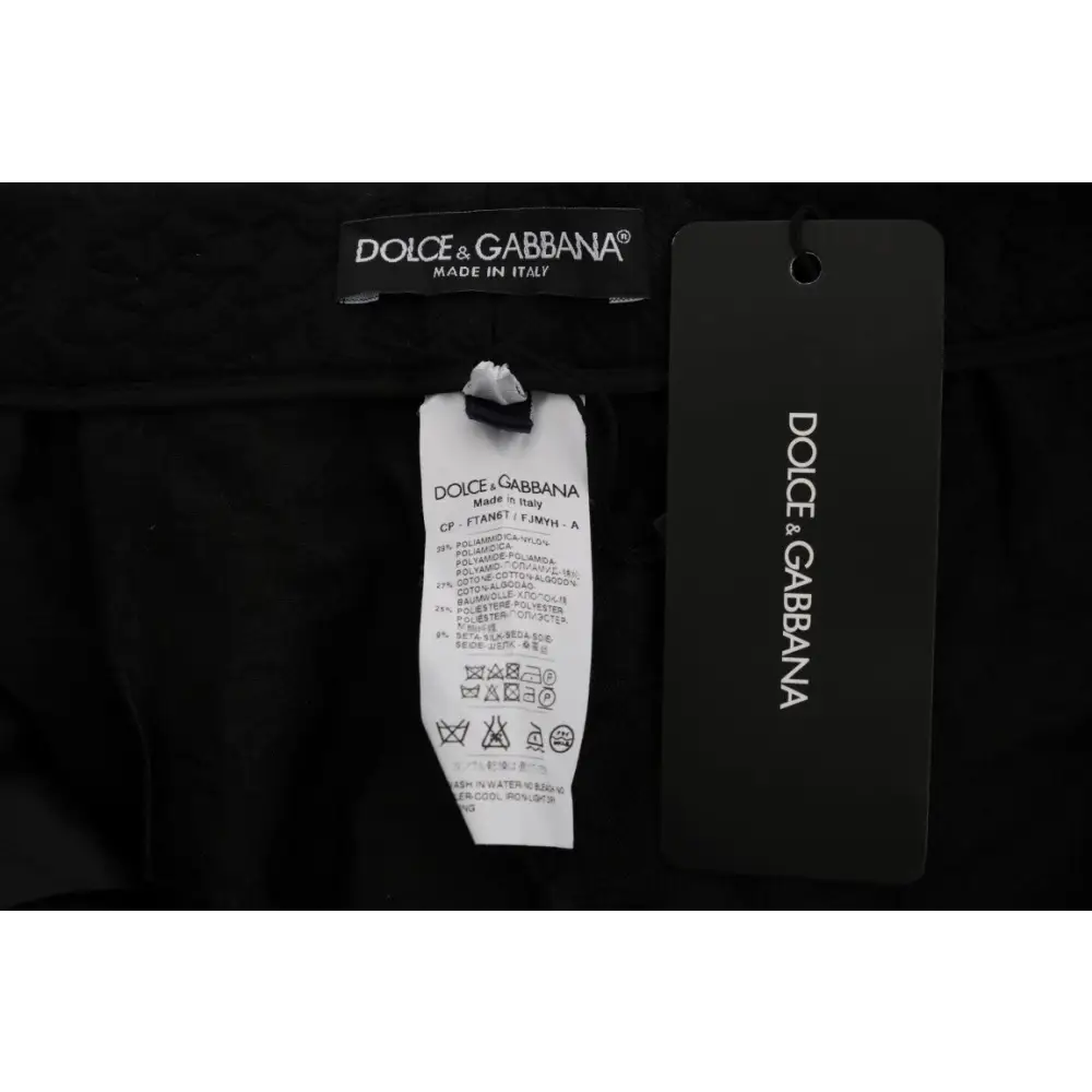 Dolce & Gabbana sort etiketter på sorte brokade capri shorts