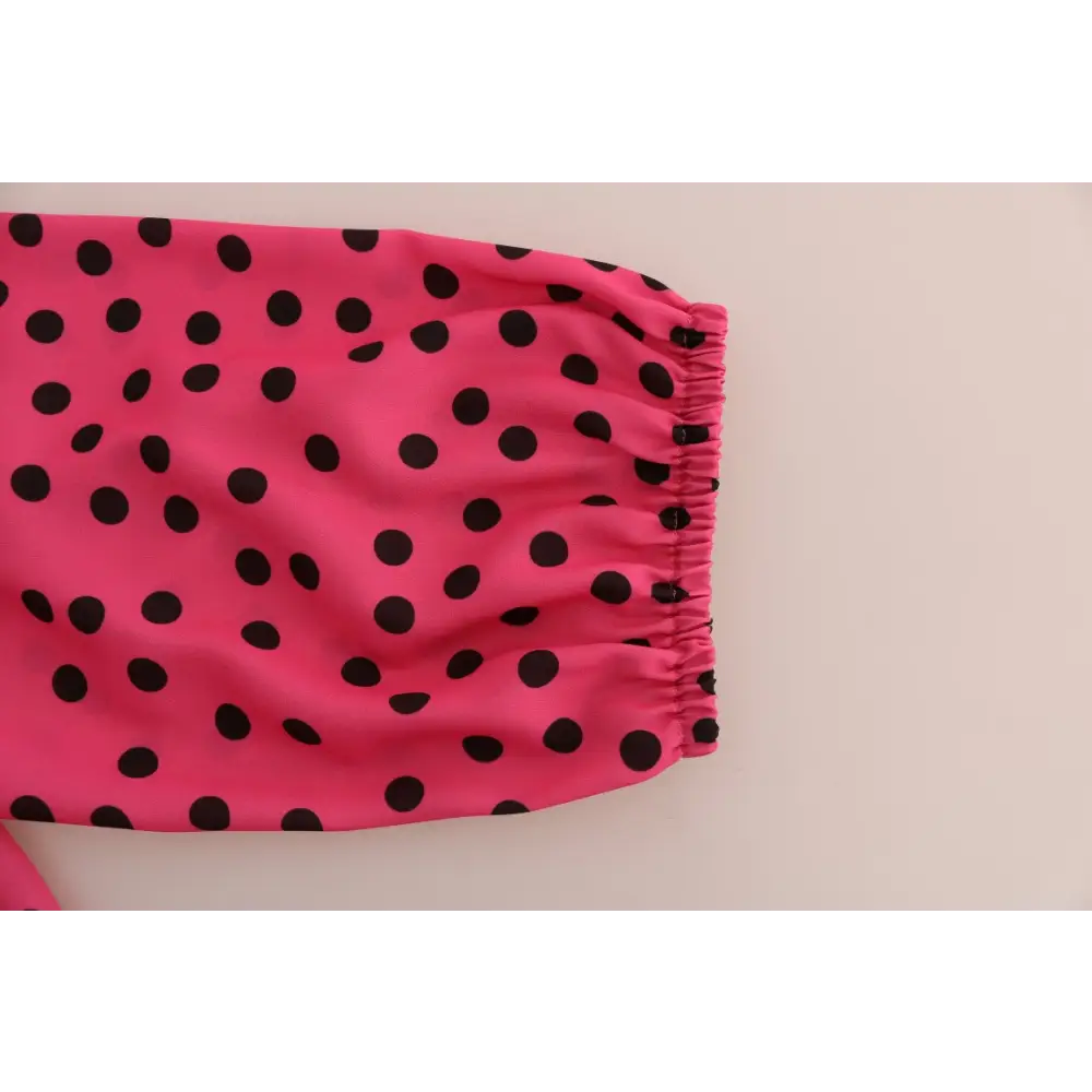 Lys pink Dolce & Gabbana silkebluse med sorte prikker og elastik i taljen