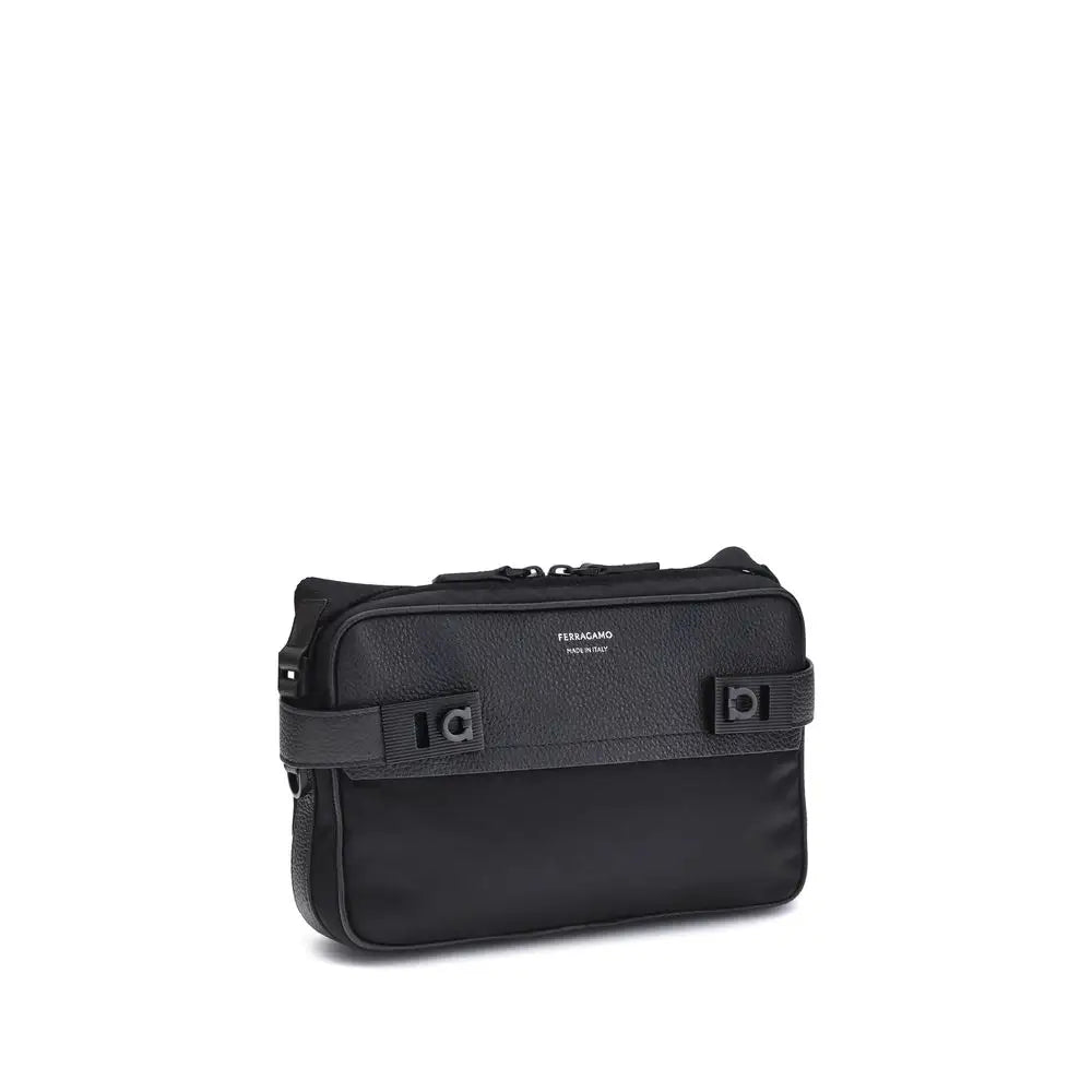 Sort Ferragamo Gancini buckle skulderpose i sort læder med nylonremme