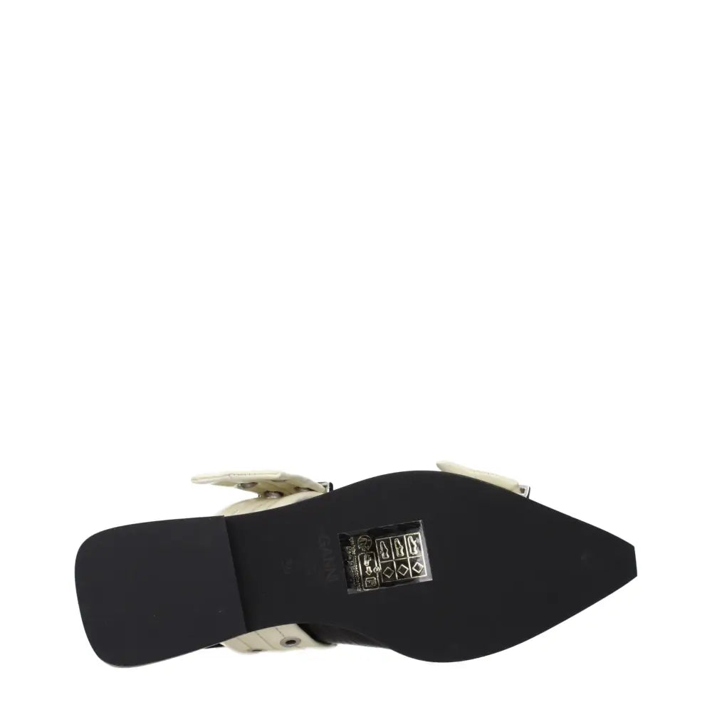 Ganni black polyethylene flat sandals med cremeklede mule-detaljer