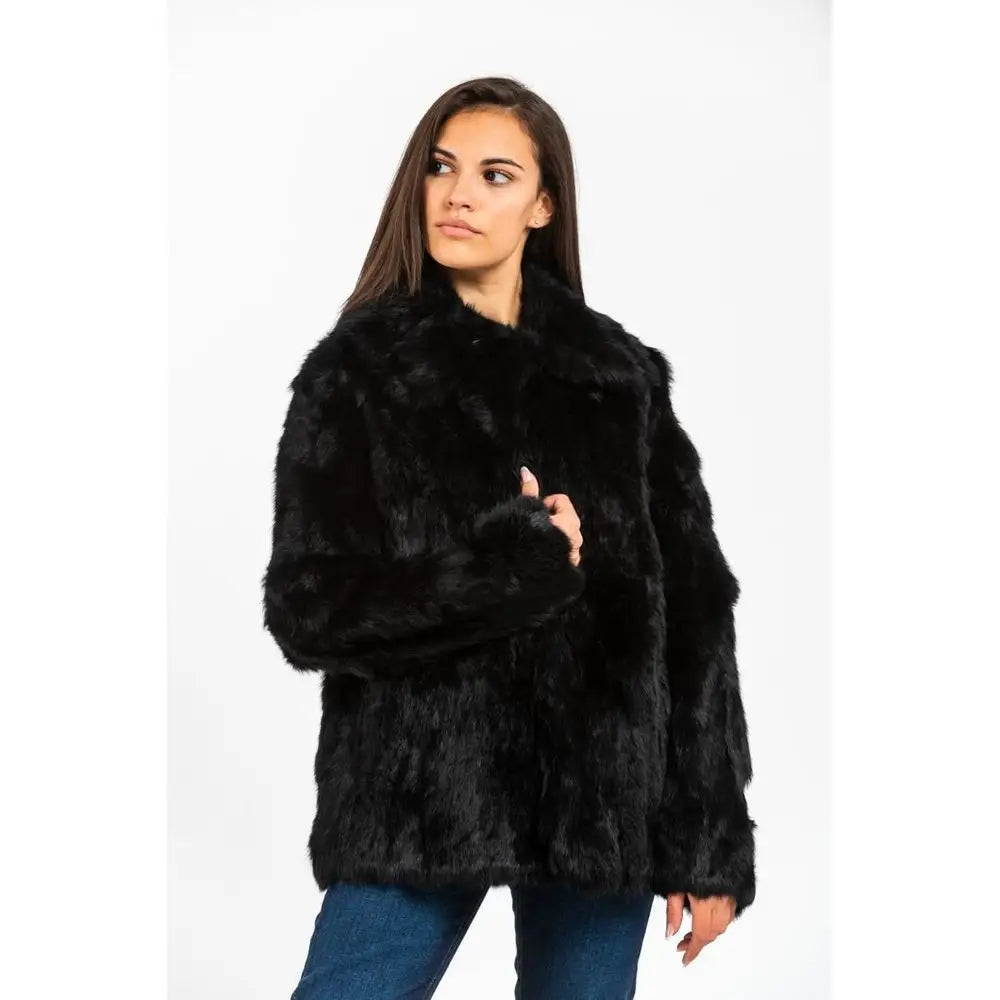 Gas Black Fur Coat i sort faux pels med blød tekstur og klassisk krave