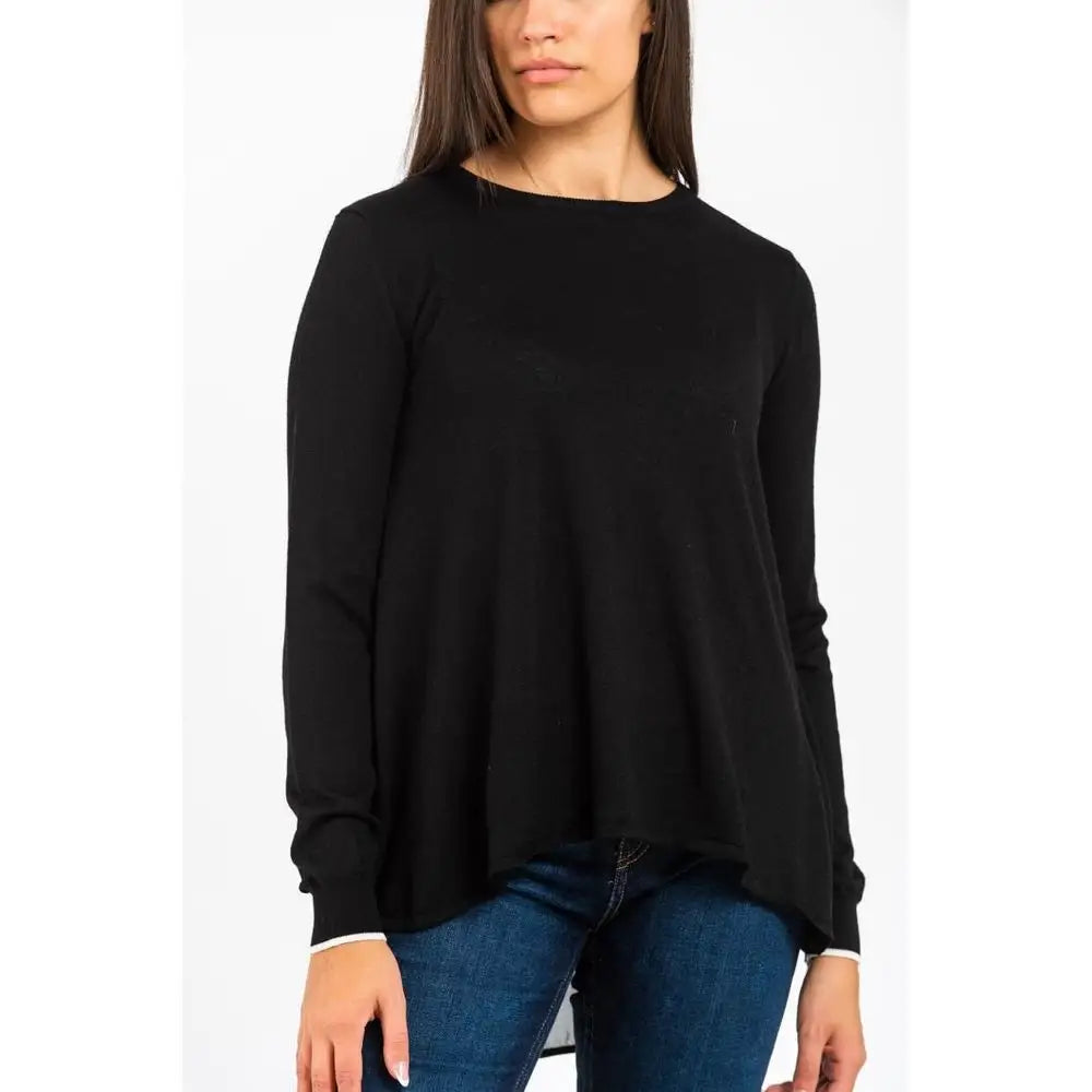 Gas Black Viscose Long Sleeve T-Shirt med sort, flydende silhuet og hvid trim