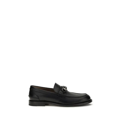 Gucci black calf slip-on loafers med poleret finish og sølvspænde
