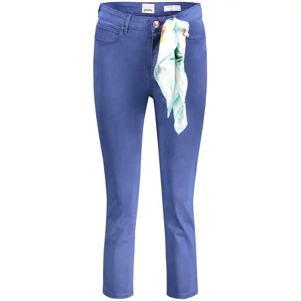 Guess jeans blue lyocell med lysegrøn og hvid blomsterhalstaske ved taljen