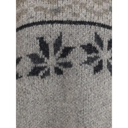 Grå strikket sweater i alpaca vicugna pacos med sort nordisk mønster