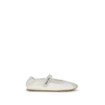 Hvide Miu Miu balletflats i minimalistisk stofdesign