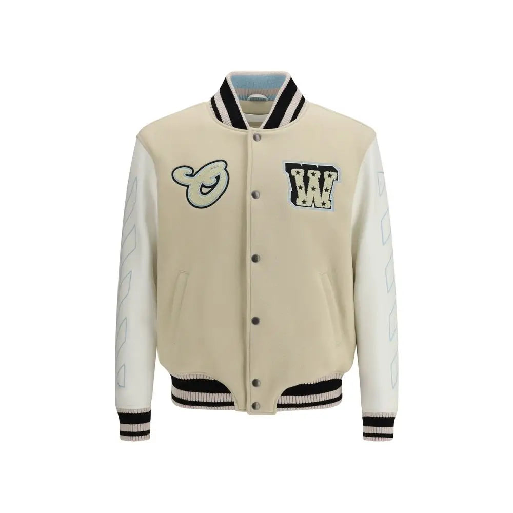 Creamfarvet varsity jakke med hvide ærmer og beige ull bomber design