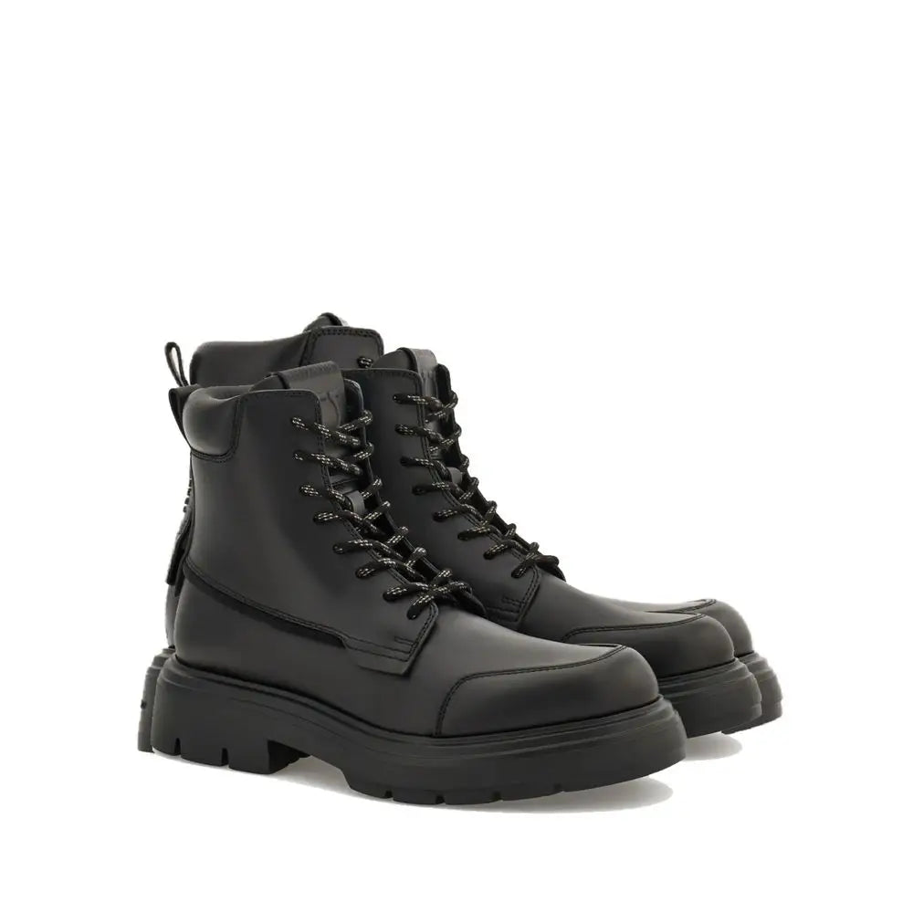 Salvatore Ferragamo Black Calfskin Lace-Up Boots - Ankelstøvler