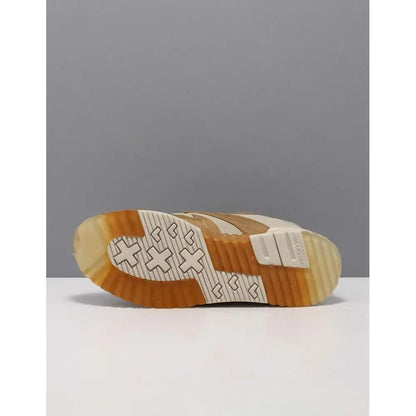 Tan og creme Reebok Classic lædersneaker med gum gummisål og krydsstribet mønster i Scotch & Soda beige nylon low top sneakers