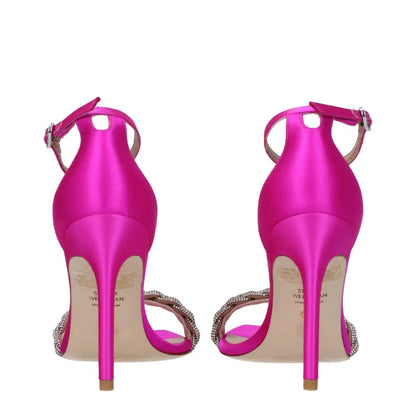 Fuchsia satin stiletto heel sandals fra Stuart Weitzman med krystal-detaljer