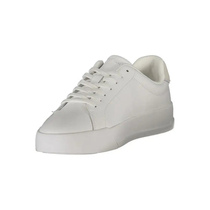 Tommy hilfiger white leather low-top sneakers med chunky sål og matchende snørebånd