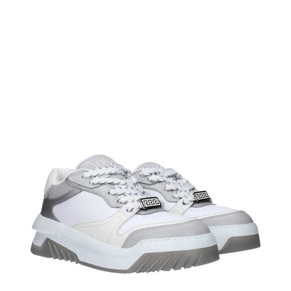 Versace white leather chunky sneakers med grå detaljer og sort grekisk nøgle-logo
